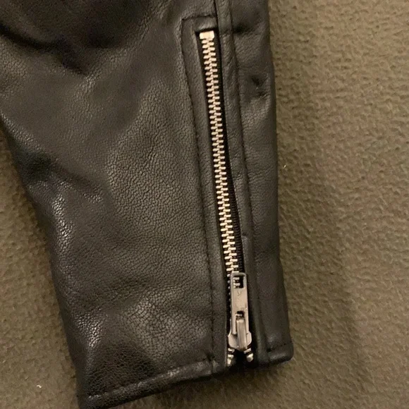 Mossi black leather jacket. Size 14. Armpit to armpit is approx 21 inches - Picture 13 of 13